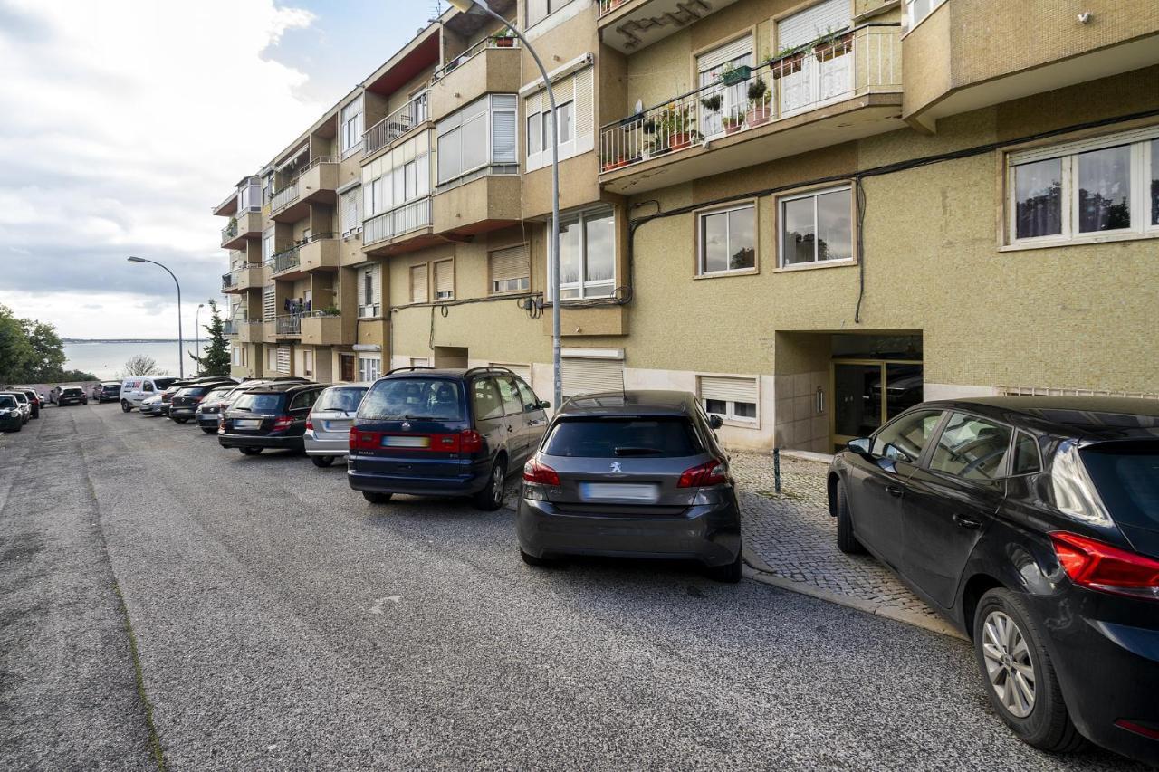 Whome Peaceful Alges Family Home Away From City Noise Lisbon Luaran gambar